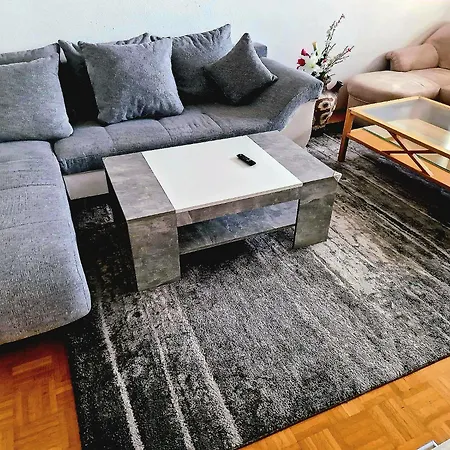 Grosse 3 Zimmer Ferienwohnung In شقة